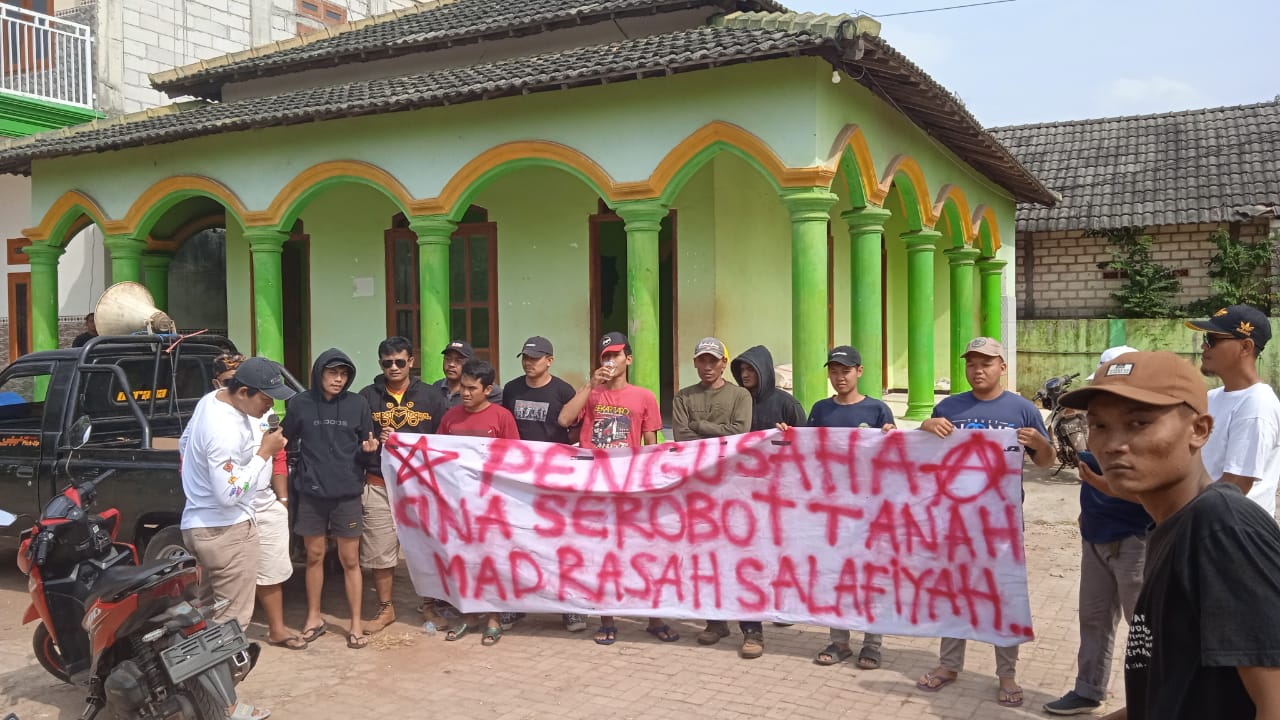 Diduga Berdiri Diatas Tanah Yayasan, Warga Koro Tuban Demo di Pabrik Pengeringan Palawija
