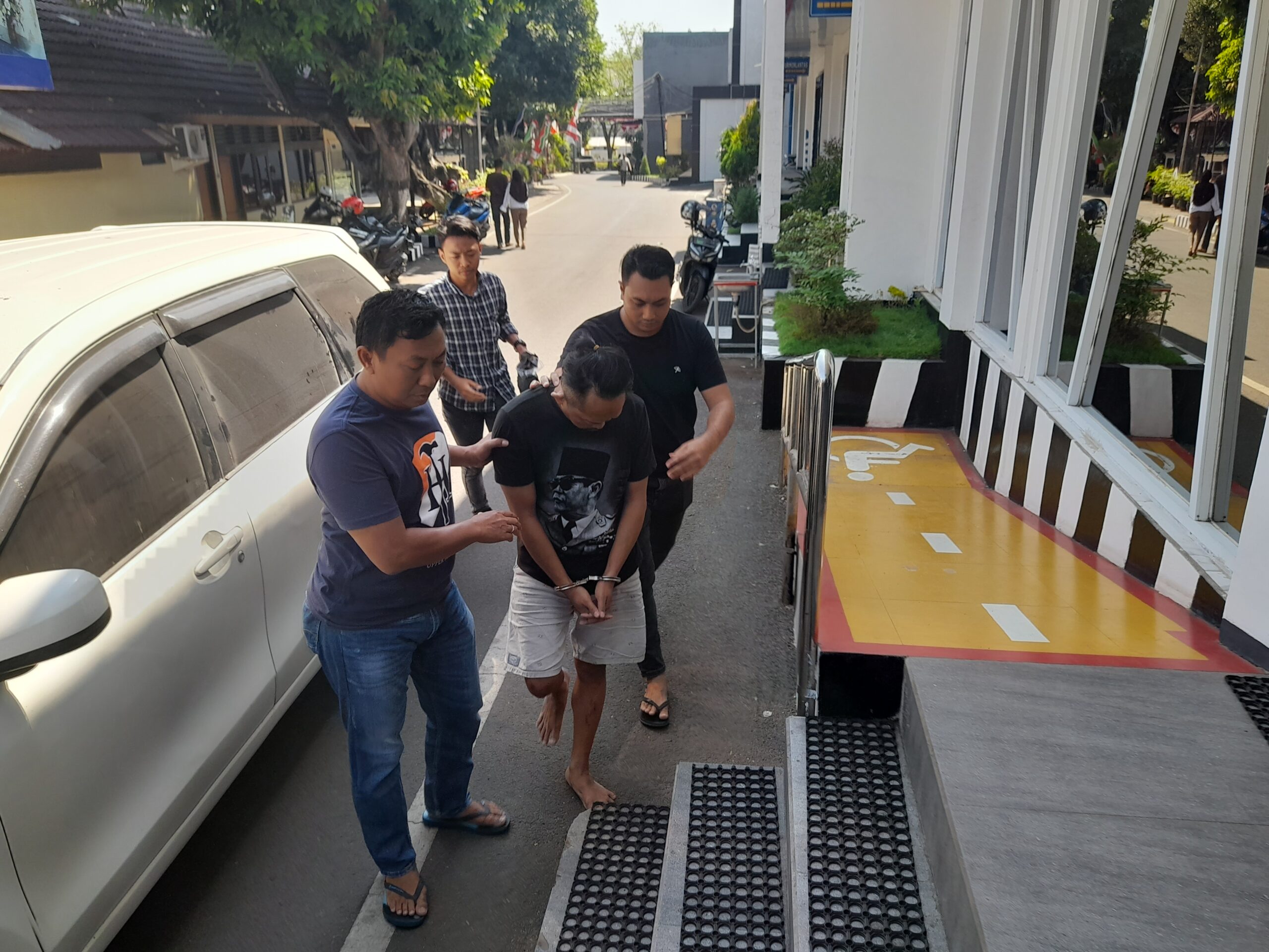 Satresnarkoba Polres Tuban Amankan Penjual Kopi Yang Edarkan Sabu di Terminal Parkir Wisata Kebonsari