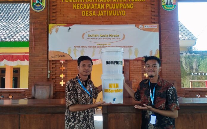 Mahasiswa KKN UM Surabaya Ciptakan Inovasi Komposter Sebagai Alternatif Penggunaan Pupuk Organik.
