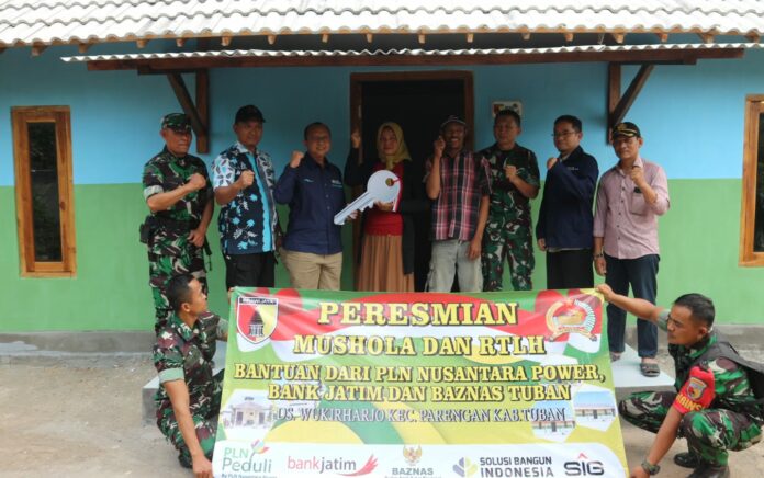 Kodim 0811 Tuban Kolaborasi Dengan PLN Nusantara Power UP Tanjung Awar-awar Tuban Bangun Rumah Tidak Layak Huni