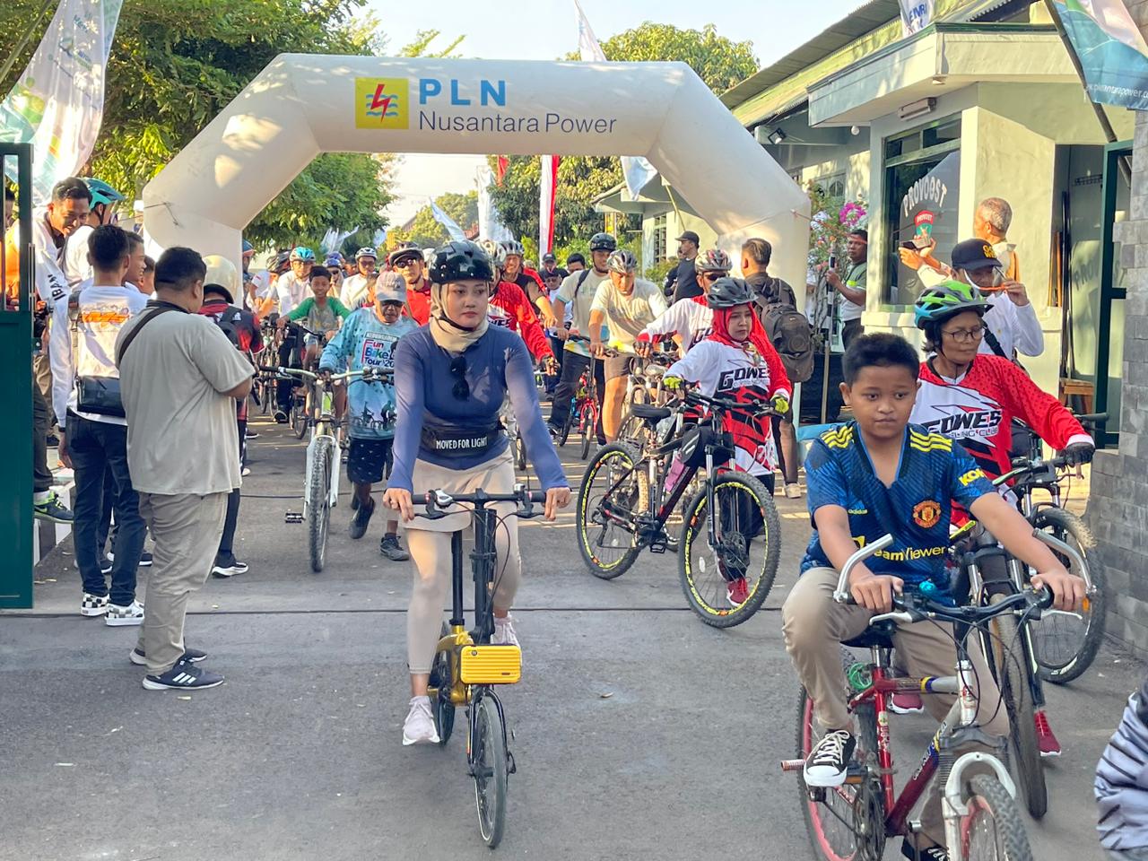 Semarak Hari Listrik Nasional dan HUT TNI ke-78, PLN Nusantara Power Tuban Gelar Fun Bike