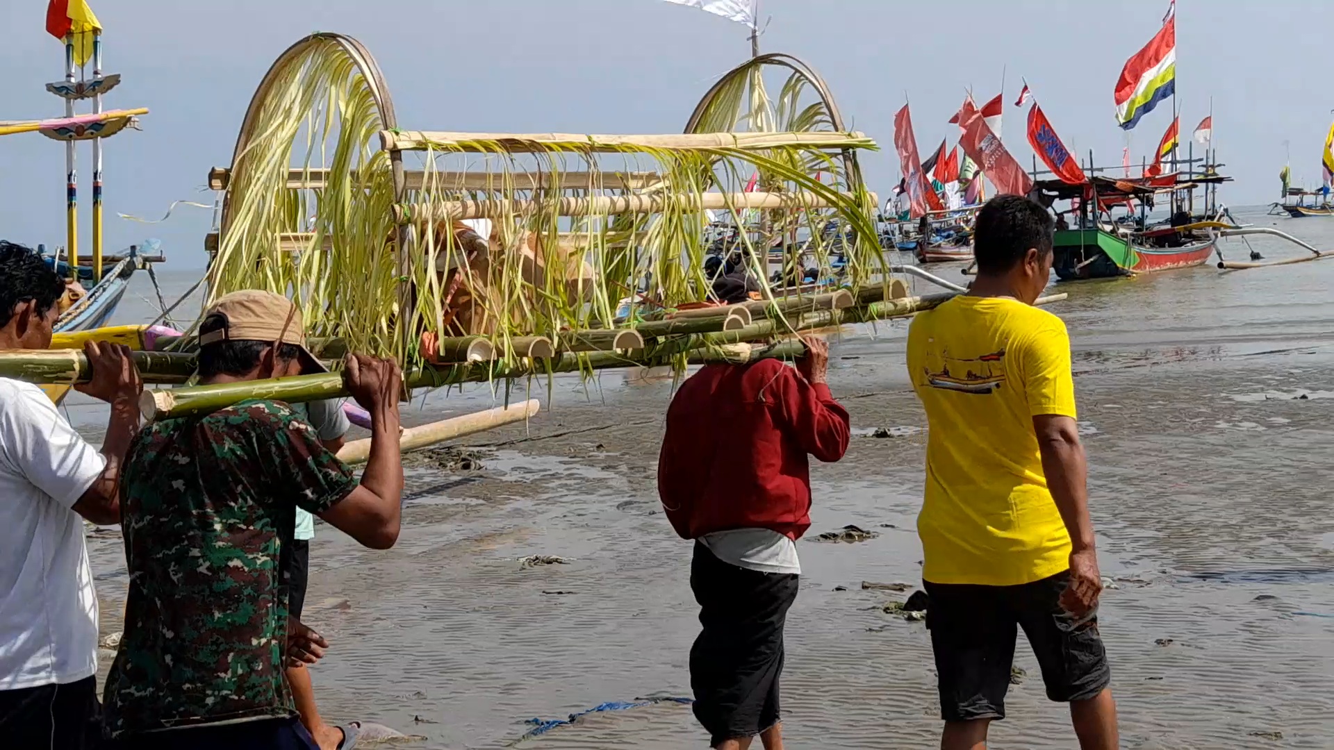 Tradisi Larung Sesaji, Cara Nelayan Karangsari Tuban Mensyukuri Nikmat Tuhan