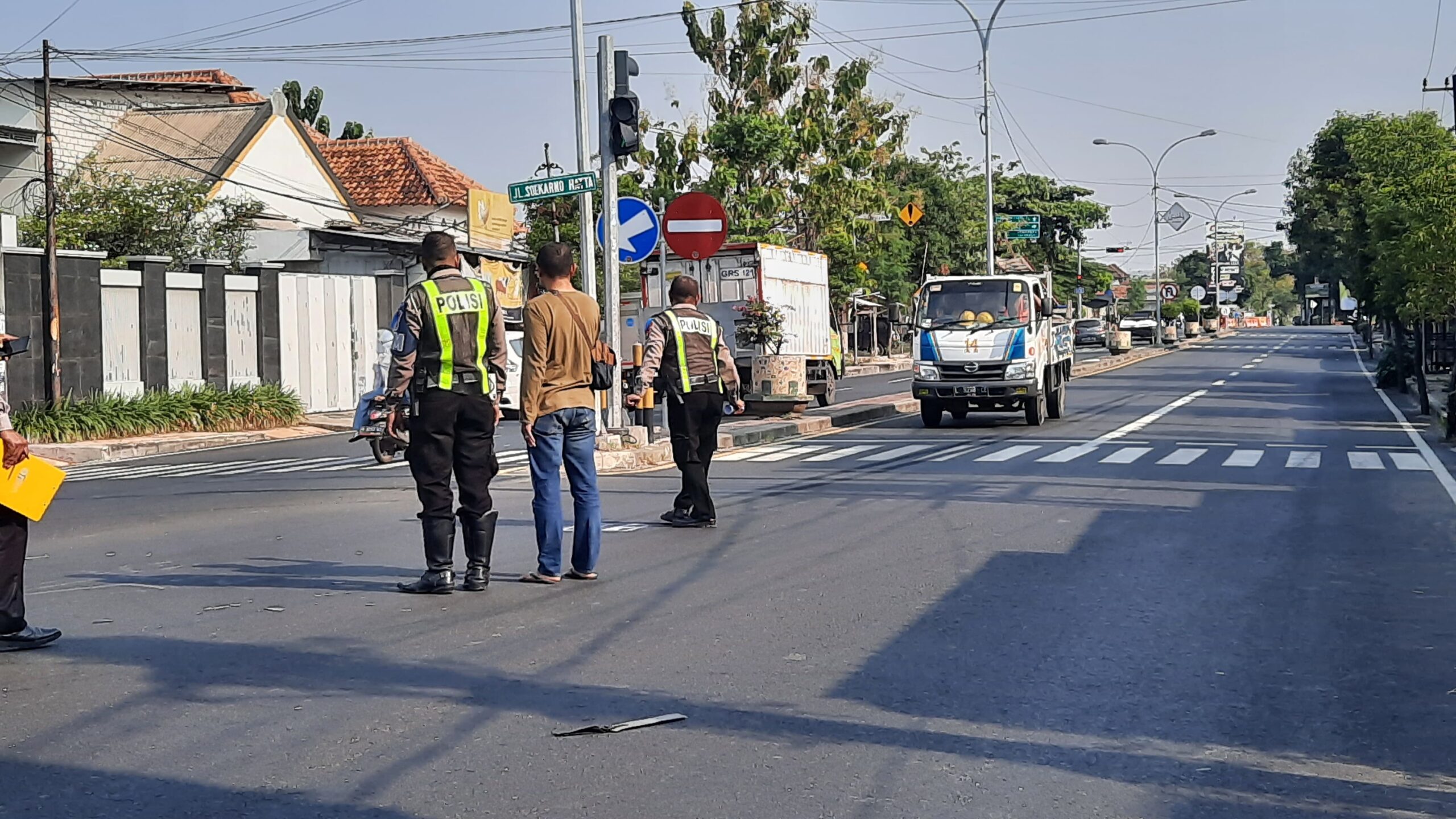 Sopir Truk Tronton Tak Fokus Menyetir, Lindas Seorang Perempuan di Tuban