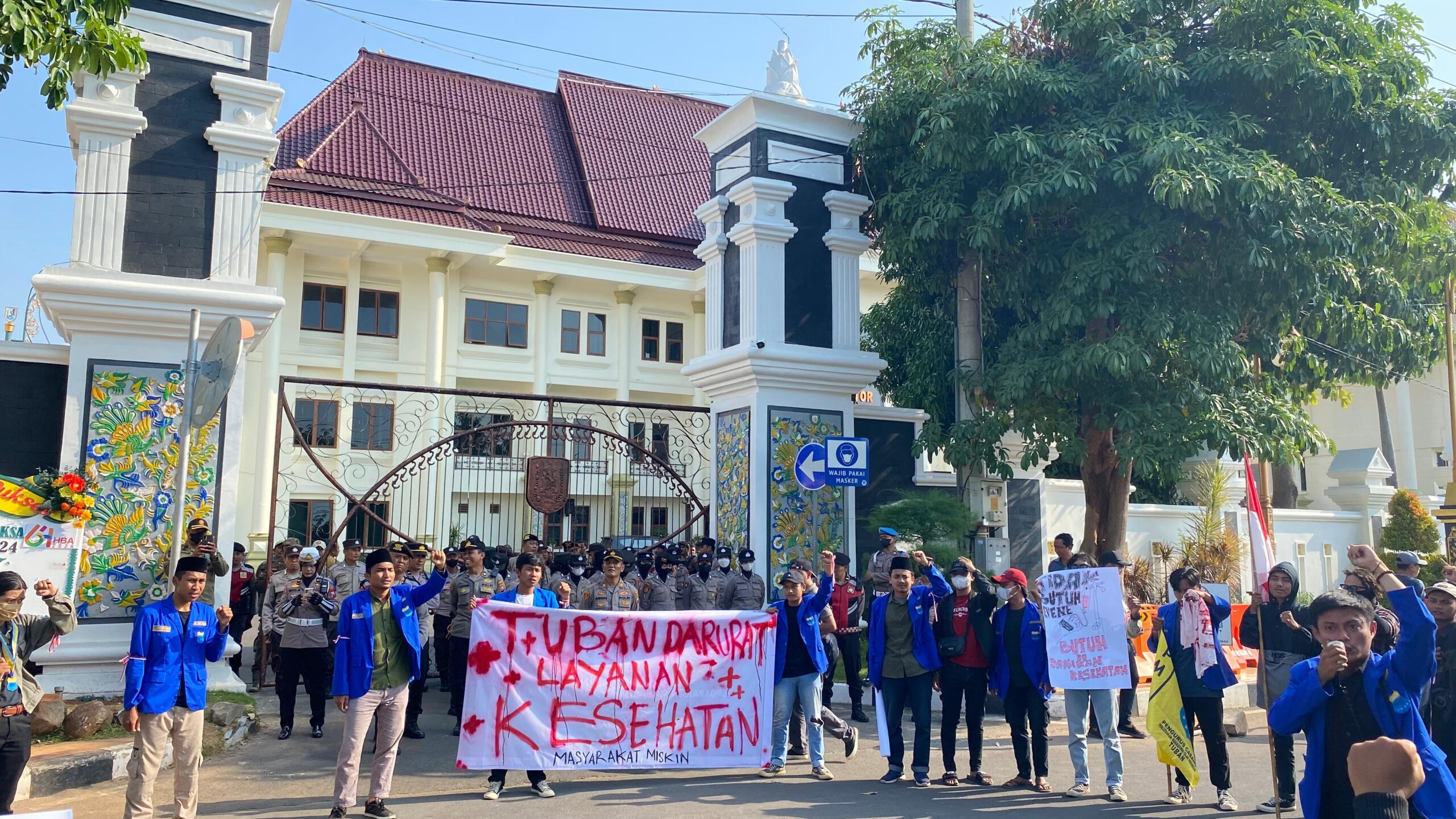 Aktivis PMII Demo Kantor Bupati Tuban, Protes Buruknya Pelayanan Kesehatan