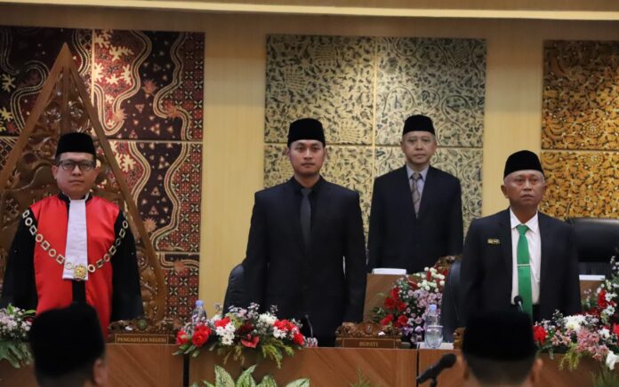 Hadiri Pelantikan DPRD, Bupati Tuban Beri Apresiasi Kepada Ketua Dewan Periode 2019-2024