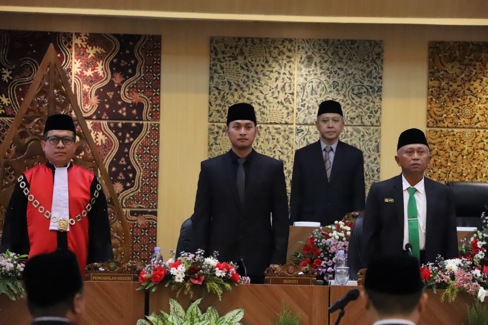 Hadiri Pelantikan DPRD, Bupati Tuban Beri Apresiasi Kepada Ketua Dewan Periode 2019-2024