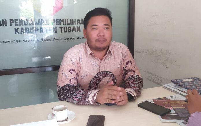 Baliho Bupati Lindra Masih Terpasang di Masa Kampanye, Bawaslu Tuban Singgung Soal Fasilitas Negara