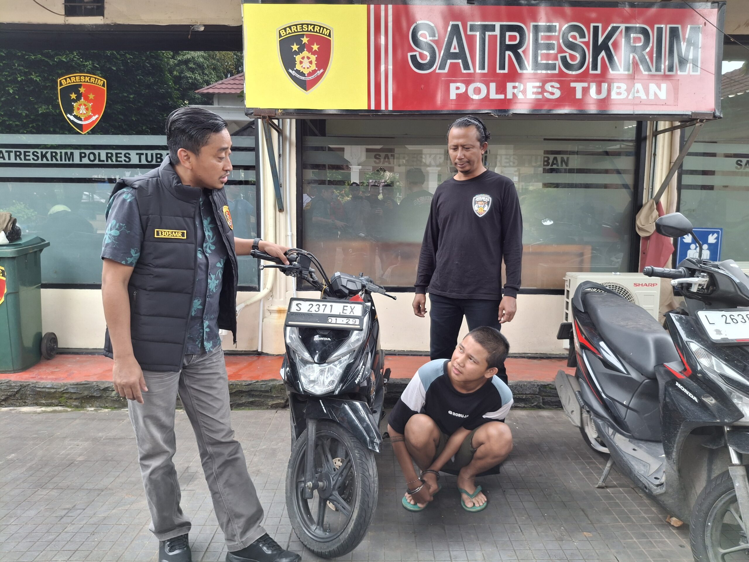 Pelaku berinisial RR asal Blitar ditangkap Unit Jatanras Sat Reskrim Polres Tuban. (Foto: Suwanto)