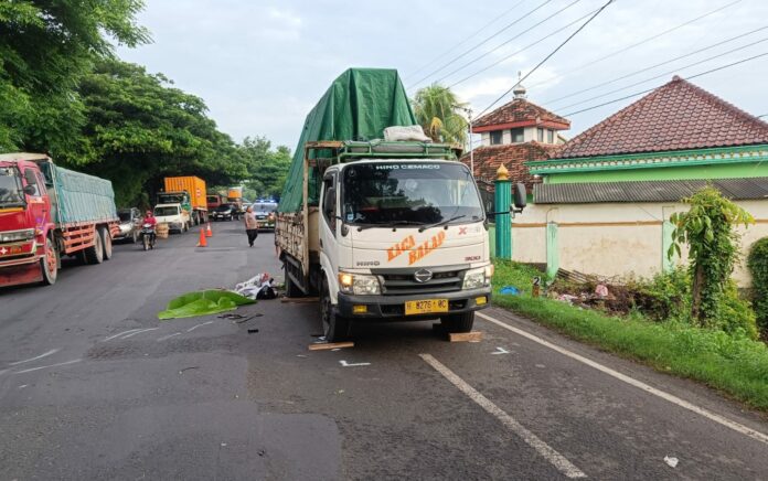 Tabrak Truck Parkir, Dua Pemuda Asal Lamongan Tewas di Jalan Pantura Tuban