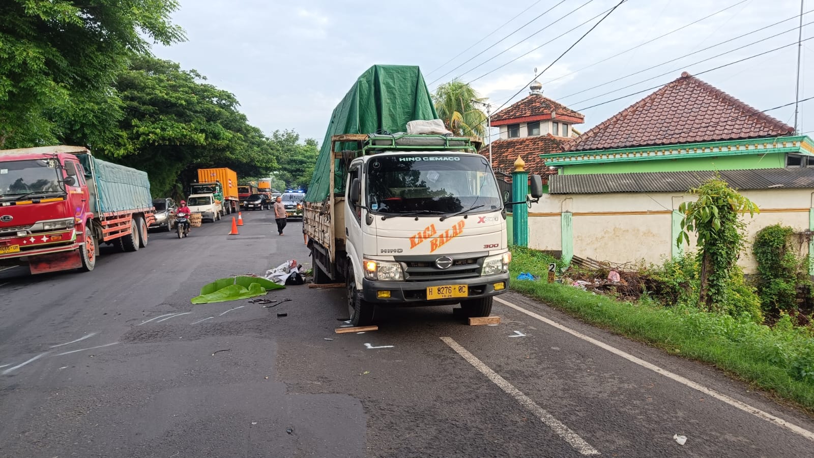 Tabrak Truck Parkir, Dua Pemuda Asal Lamongan Tewas di Jalan Pantura Tuban