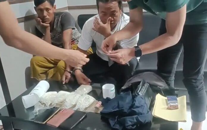 Dua Pengedar Narkoba Diringkus Saat Asik Bertransaksi di Tuban