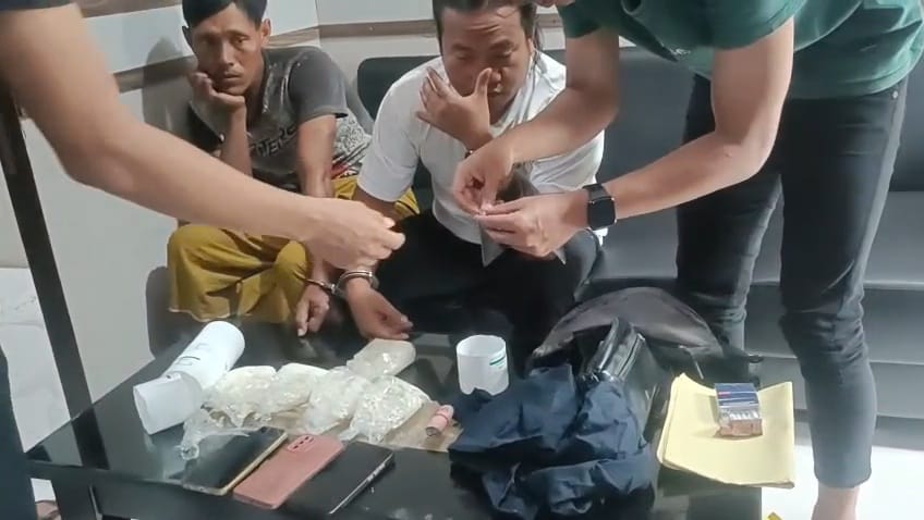 Dua Pengedar Narkoba Diringkus Saat Asik Bertransaksi di Tuban