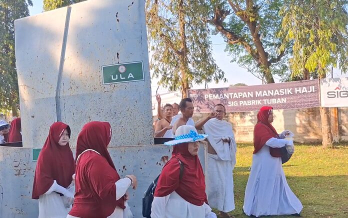 Rela Tirakat 13 Tahun, Petani di Tuban Jual Emas Istri Untuk Melunasi Pembayaran Haji