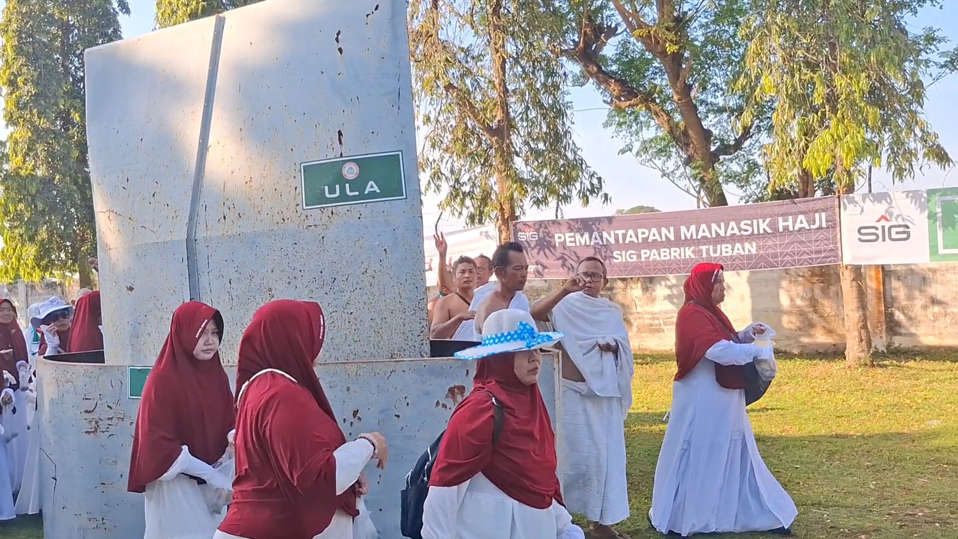 Rela Tirakat 13 Tahun, Petani di Tuban Jual Emas Istri Untuk Melunasi Pembayaran Haji