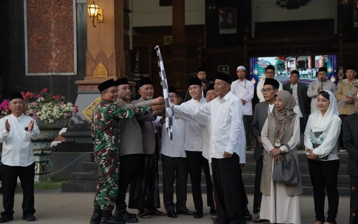 Diberangkatkan Bupati, Harapan dan Doa Mengiringi Langkah Jemaah Calon Haji Tuban Menuju Tanah Suci