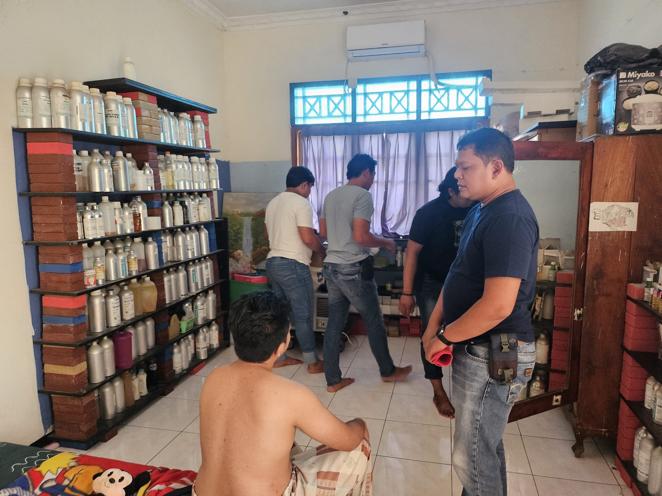 Polisi Tangkap Pria Yang Edarkan Ganja dan Pil Dobel L di Tuban