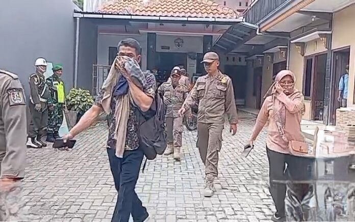 Asyik Berduaan di Kamar Hotel, Dua Pasang Sejoli Terjaring Razia