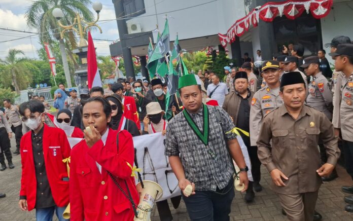 Mahasiswa Desak DPRD Tuban Evaluasi Tunjangan Perumahan
