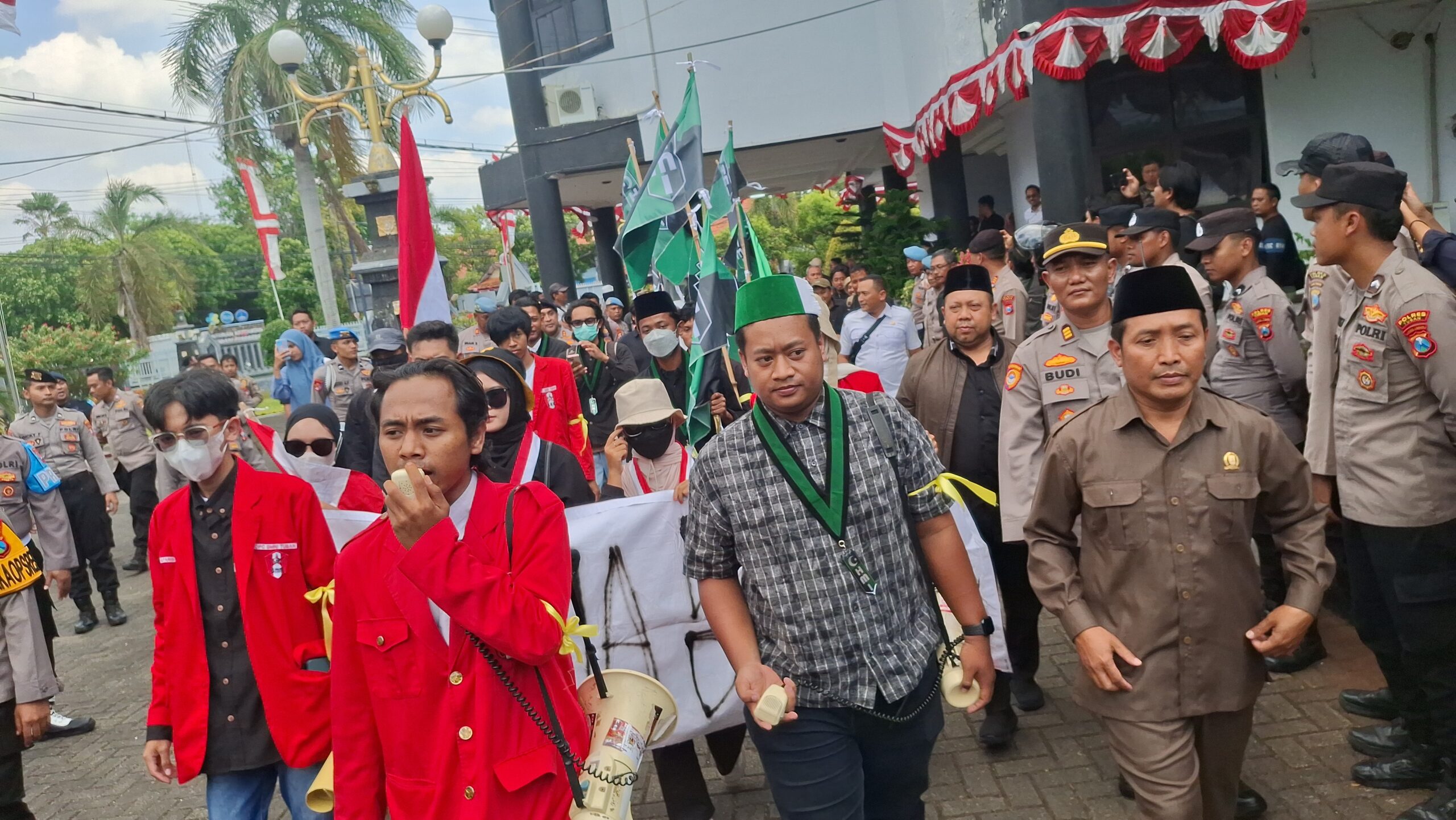 Mahasiswa Desak DPRD Tuban Evaluasi Tunjangan Perumahan