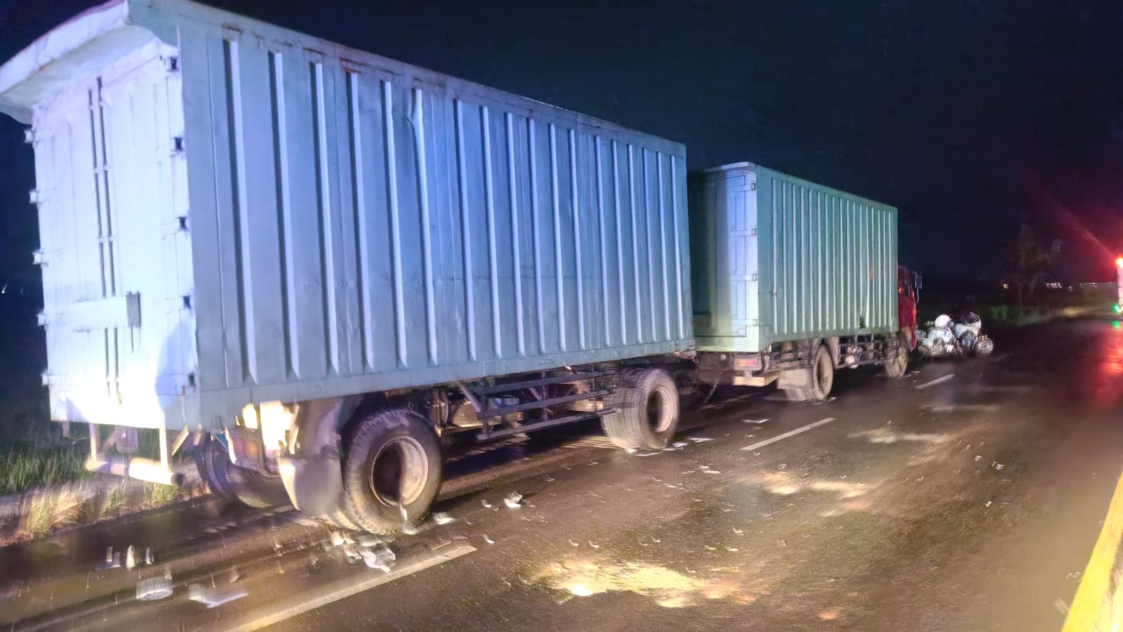 Kurang Konsentrasi, Pengendara Motor di Tuban Meninggal Usai Tabrak Truk Gandeng