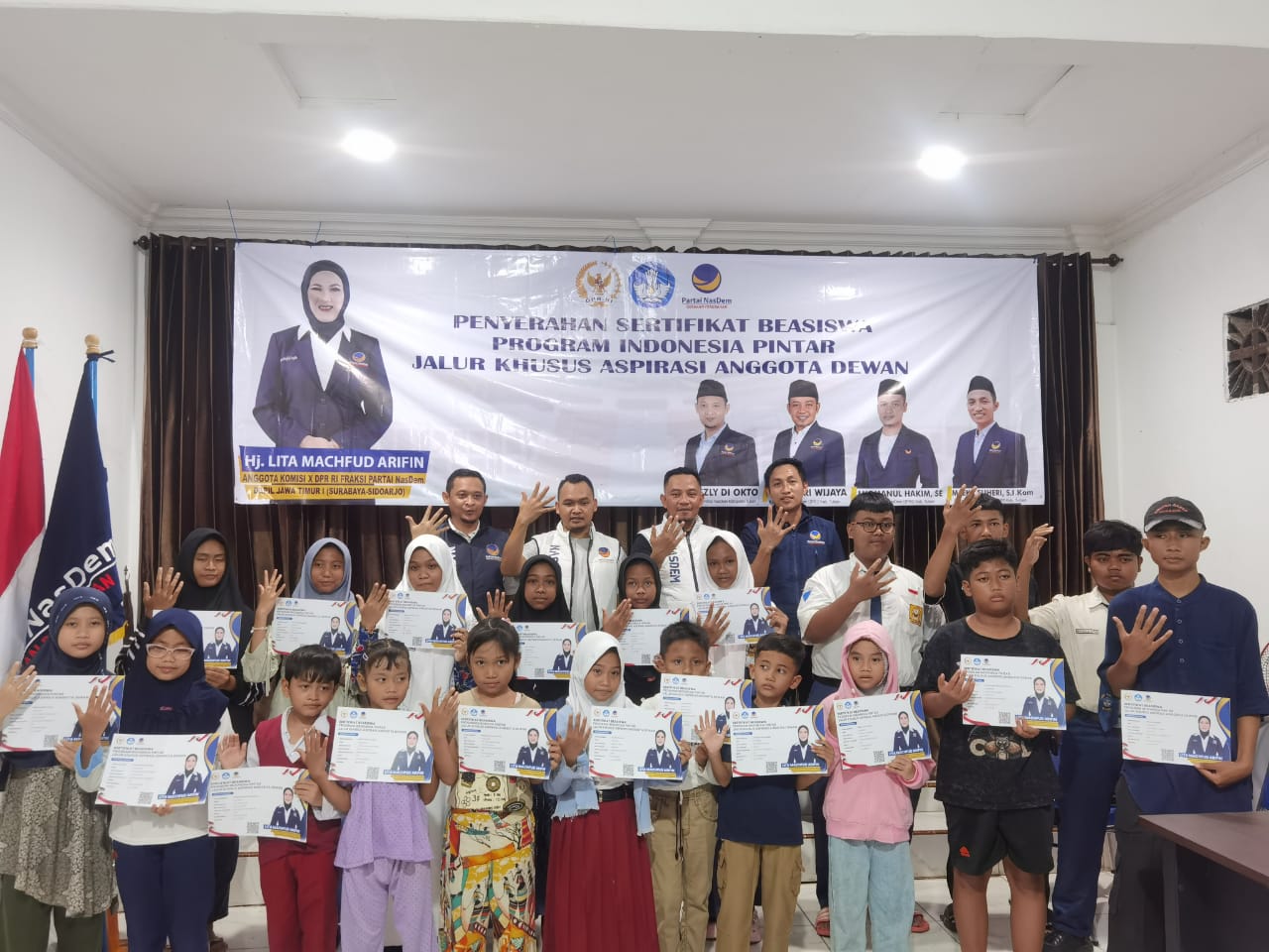 NasDem Tuban Salurkan Bantuan Pendidikan PIP Aspirasi NasDem Tuban Salurkan Bantuan Pendidikan PIP Aspirasi