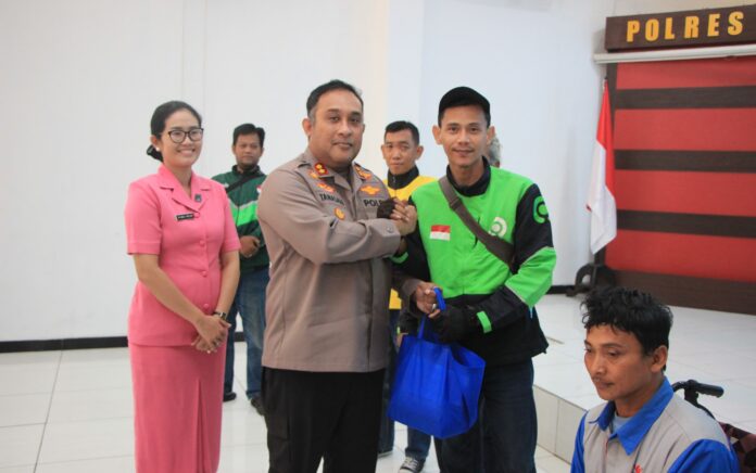 HUT Lalu Lintas Bhayangkara ke-70, Polres Tuban Gelar Doa Bersama dan Pemberian Tali Asih