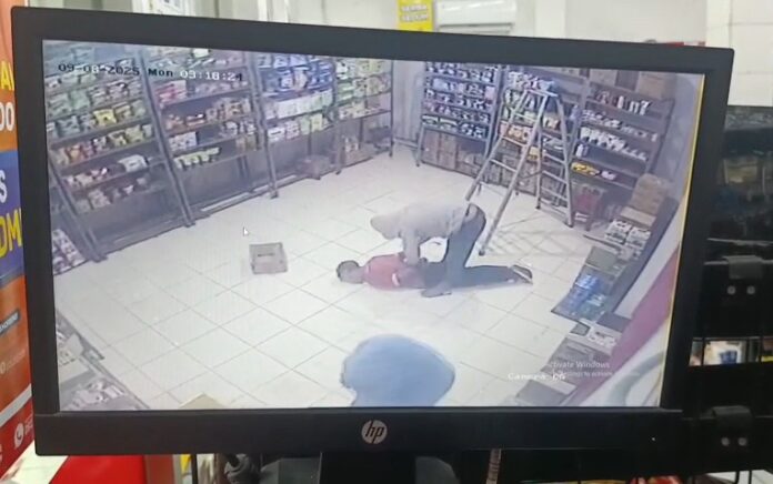 Komplotan Perampok Bersenpi Kuras Brankas Dua Alfamart di Tuban