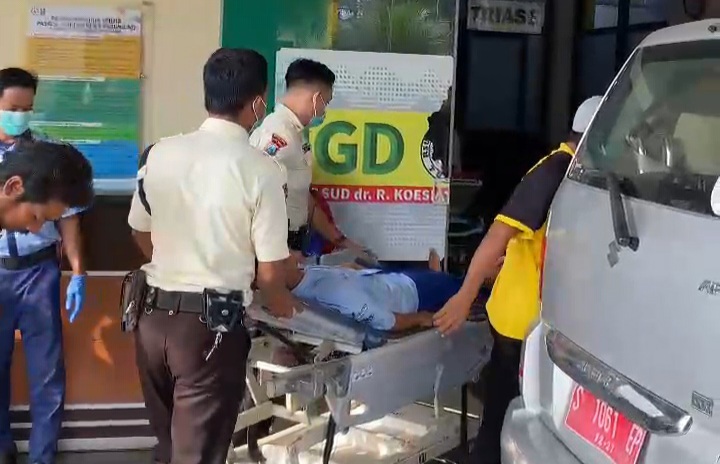 Usai Viral MBG Berulat, Kini 5 Siswa SMK Palang Dilarikan ke RSUD Tuban Karena Keracunan Usai Viral MBG Berulat, Kini 5 Siswa SMK Palang Dilarikan ke RSUD Tuban Karena Keracunan