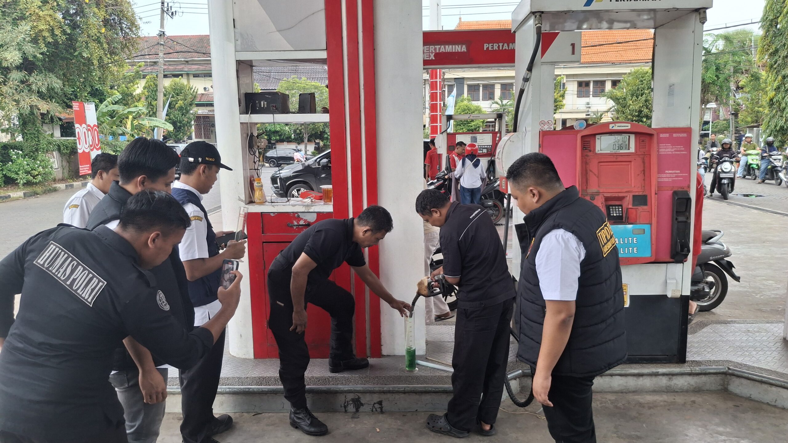 Polres Tuban Sidak SPBU, Pastikan Kualitas Pertalite Masih Sesuai Standar