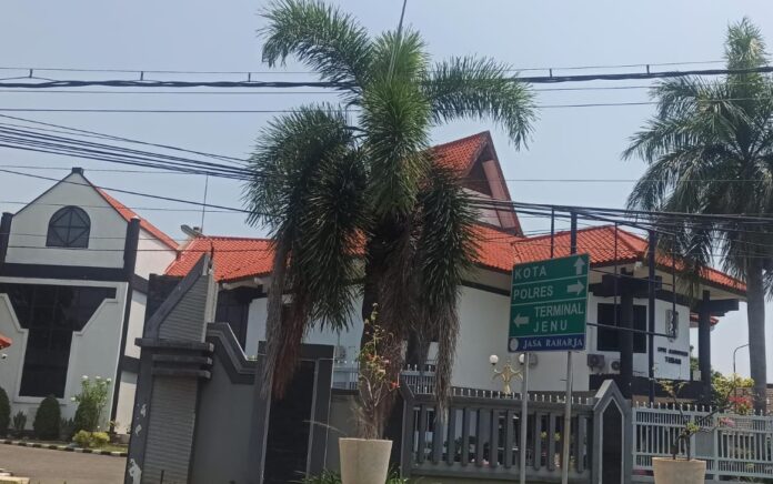 Foto Merokok di Ruang Paripurna Viral, Ini Penjelasan Anggota DPRD Tuban