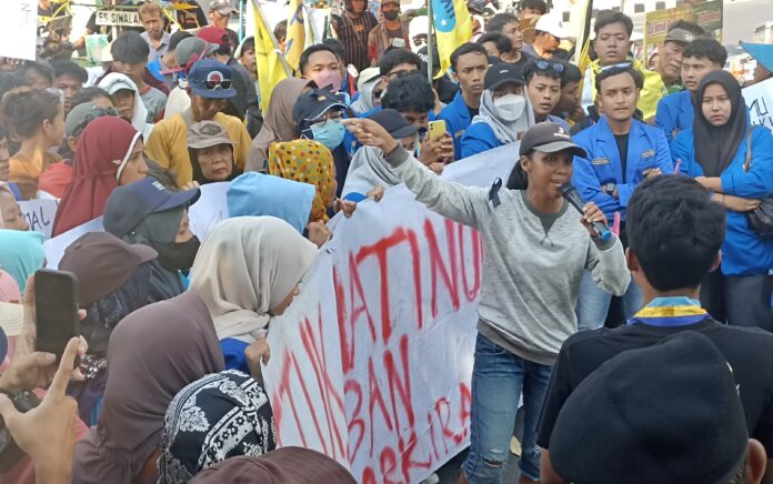 PKL Ancam Serbu Lagi Alun-alun Tuban, Janji Bupati Dinilai Hanya Omong Kosong