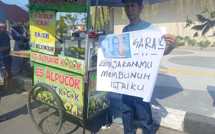Demo Belum Berbuah Solusi, PKL Tuban Nekat Turun ke Alun-alun Lagi