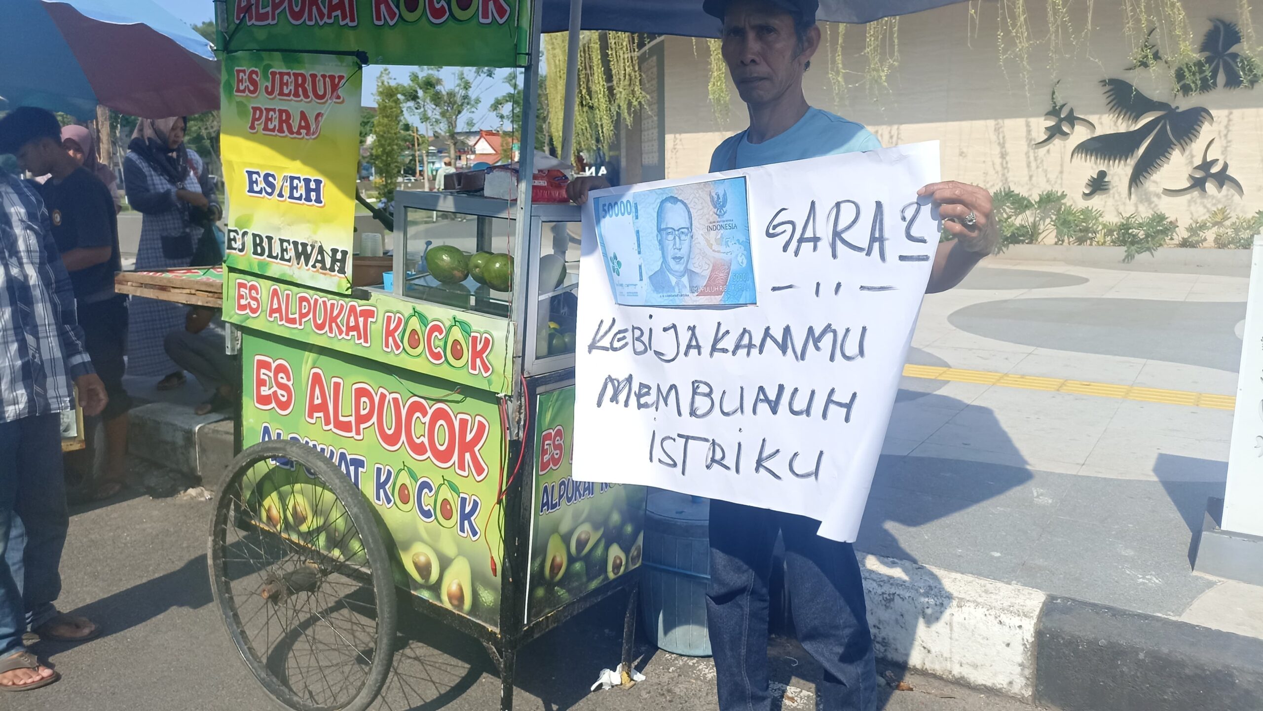 Demo Belum Berbuah Solusi, PKL Tuban Nekat Turun ke Alun-alun Lagi