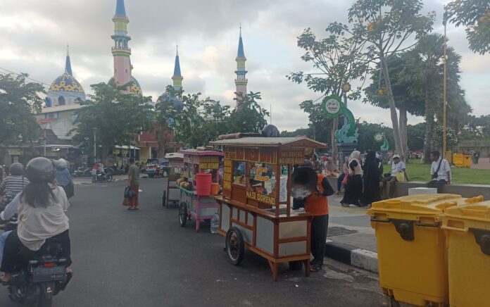 Relokasi Tanpa Solusi, PKL Tuban Pilih Bertahan Meski Terancam Ditertibkan