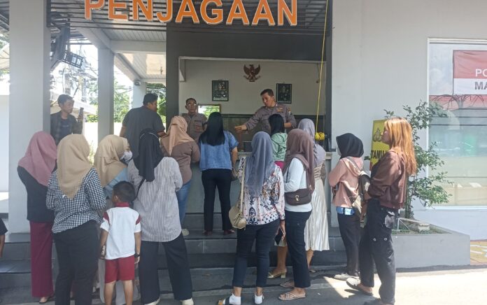 Ibu-ibu Korban Arisan Bodong Datangi Polres Tuban, Harap Pelaku Segera Ditangkap