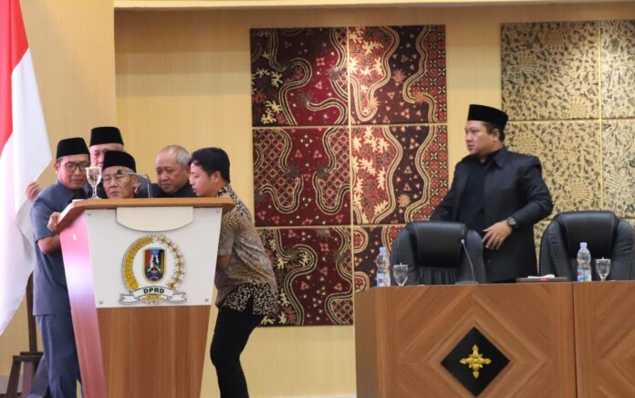 Suasana Tegang di DPRD Tuban, Wabup Pingsan di Depan Peserta Rapat