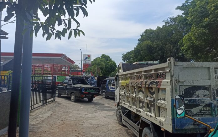 Warga Tuban Terpaksa Antre Berjam-jam, Pertamina: Solar Masih Tersedia
