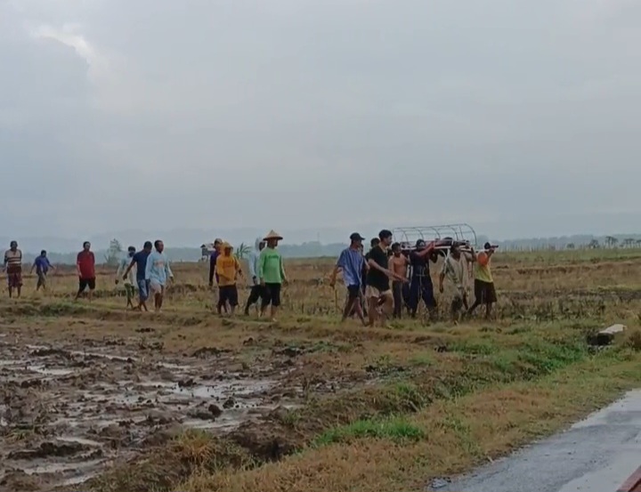 Tragedi di Sawah Kablukan: Petani Muda Tewas Disambar Petir