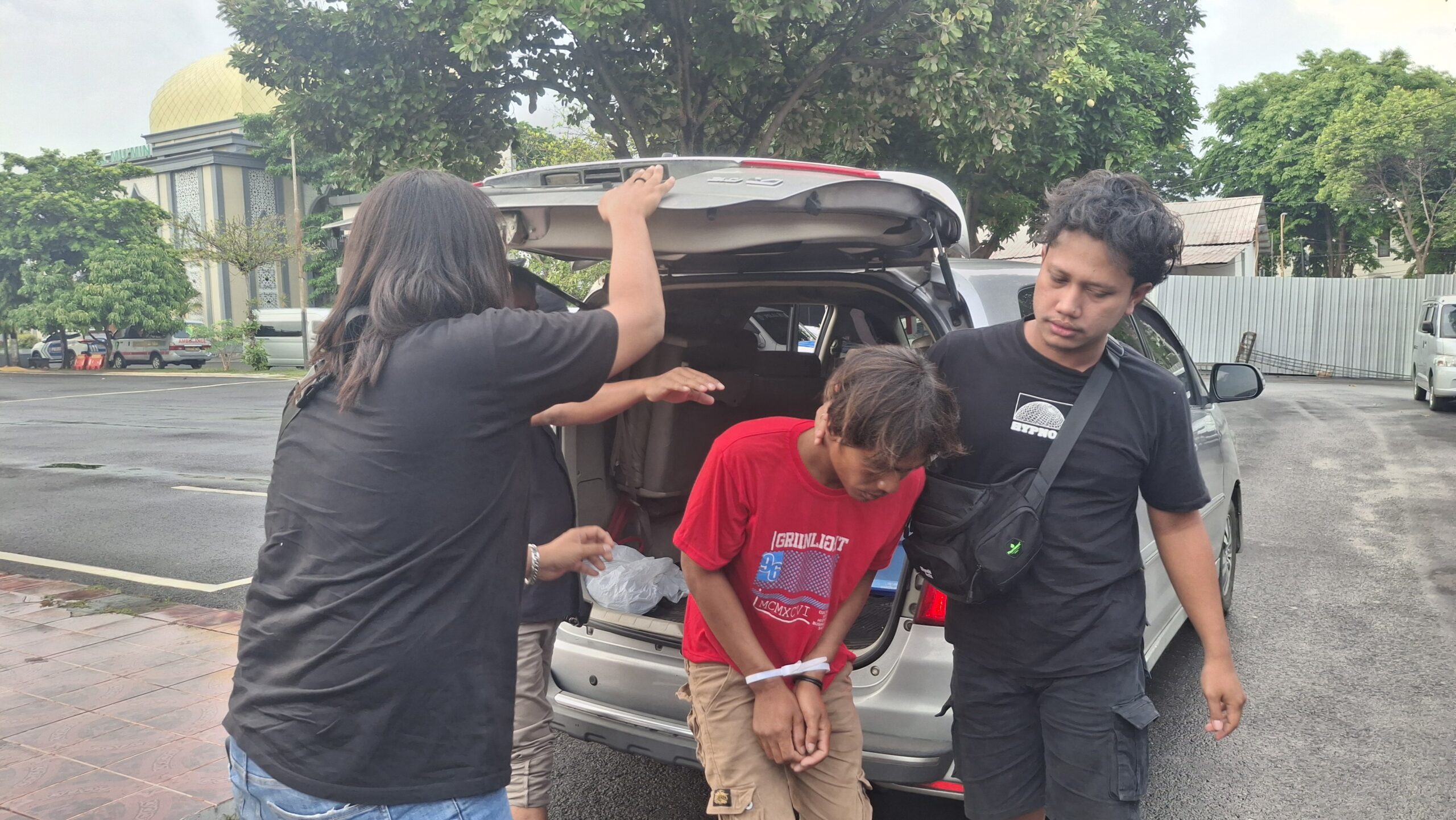Es Moni dan Cekcok Berujung Maut, Nelayan Karangagung Tewas Dikeroyok Es Moni dan Cekcok Berujung Maut, Nelayan Karangagung Tewas Dikeroyok