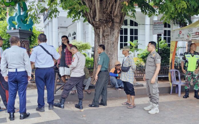 Plat Nomor dan ID Card Jadi Syarat Baru Operasional Becak di Kawasan Wisata Makam Sunan Bonang