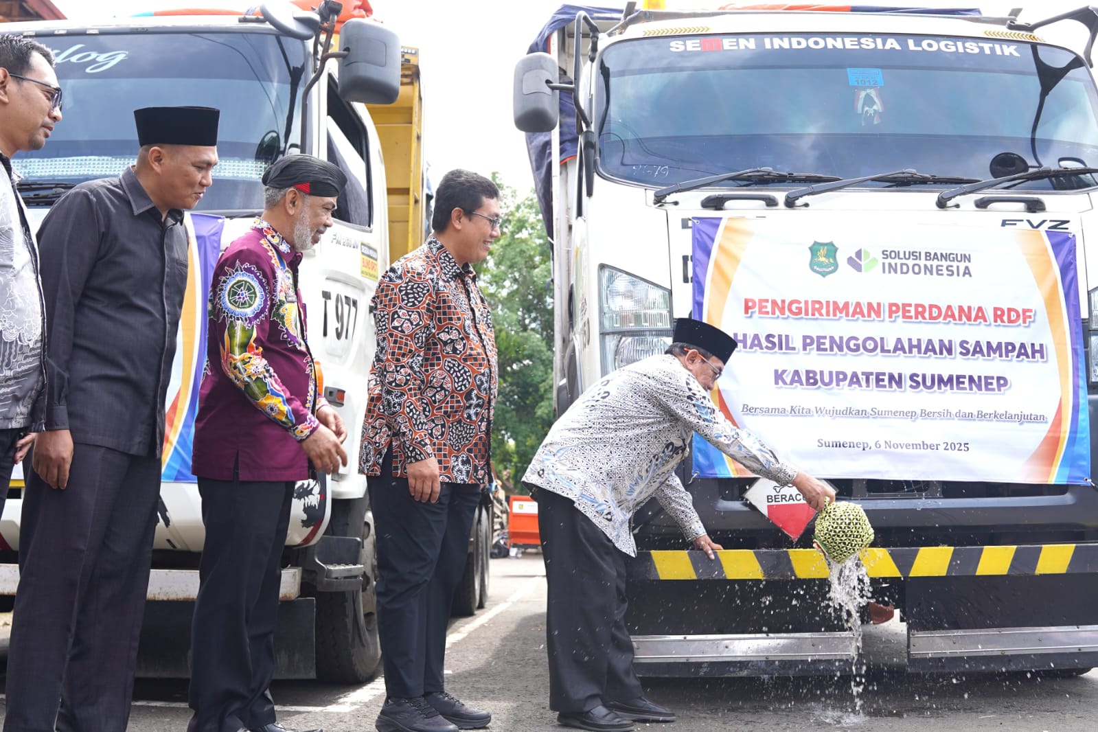 Terima Pengiriman Perdana RDF untuk Bahan Bakar Alternatif, Solusi Bangun Indonesia Dukung Pemkab Sumenep Wujudkan Pengelolaan Sampah Berkelanjutan Terima Pengiriman Perdana RDF untuk Bahan Bakar Alternatif, Solusi Bangun Indonesia Dukung Pemkab Sumenep Wujudkan Pengelolaan Sampah Berkelanjutan