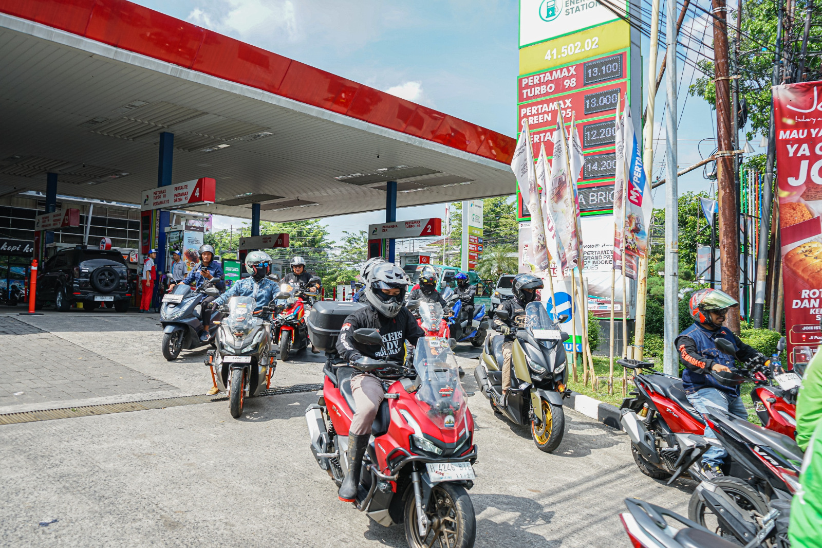 SPBU Pertamina Jadi Tempat Singgah Yang Nyaman Bagi Bikers Untuk Melepas Lelah SPBU Pertamina Jadi Tempat Singgah Yang Nyaman Bagi Bikers Untuk Melepas Lelah